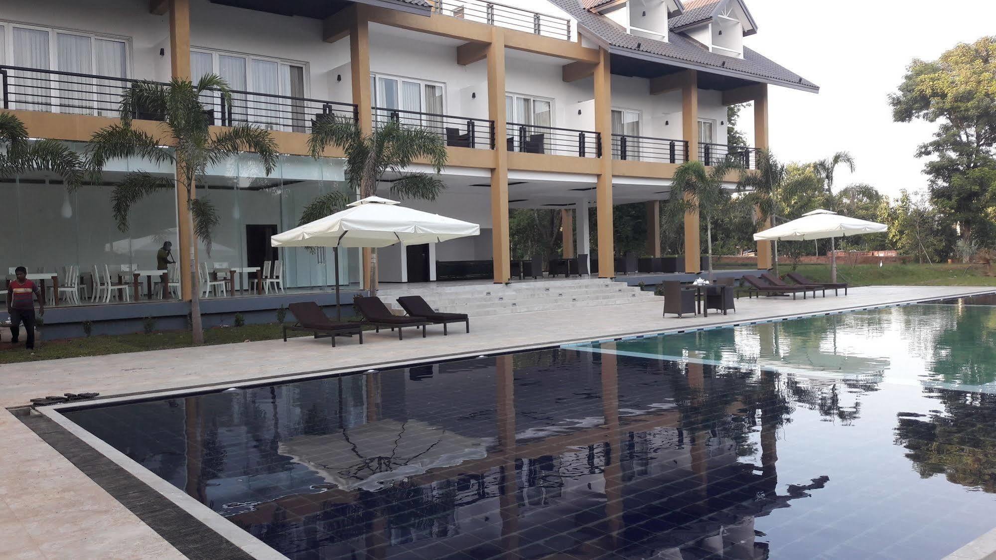 Cassandra Culture Resort Сигирия Экстерьер фото