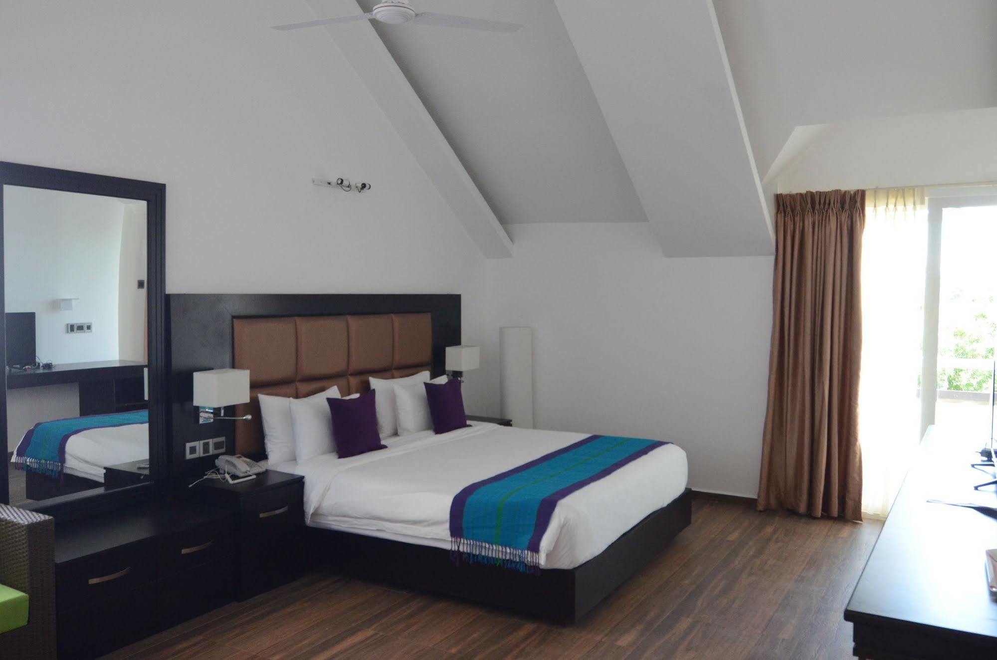 Cassandra Culture Resort Сигирия Экстерьер фото